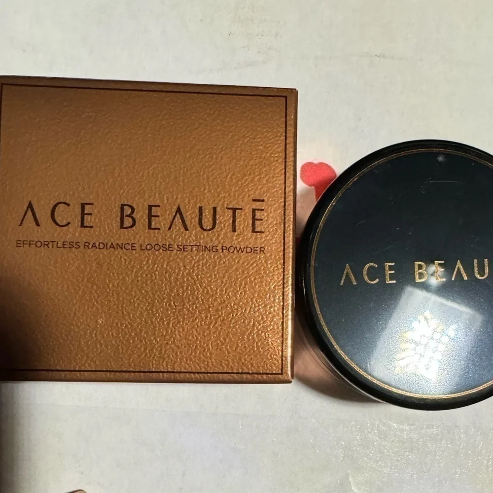 ACE BEAUTE Effortless Radiance Loose Setting Powder- FAIR. New in Box
